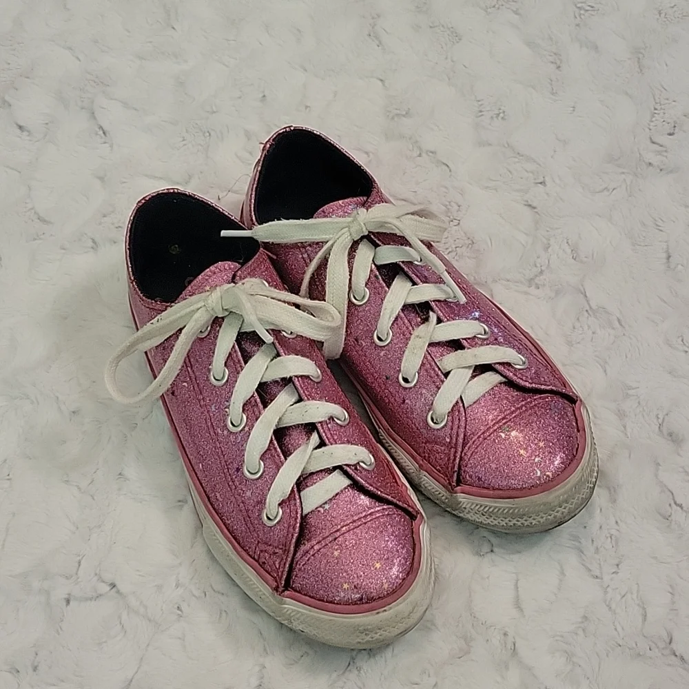 Converse Low Top Sneakers, Pink Sparkley, Girls Size 3, Great Condition!